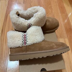 UGG Ultra Mini Braid Boots in Chestnut